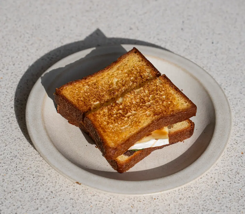 BRIE CHEESE SANDWICH ساندويتش جبنة البري
