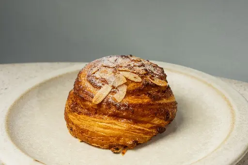 ALMOND ROLL- رول اللوز