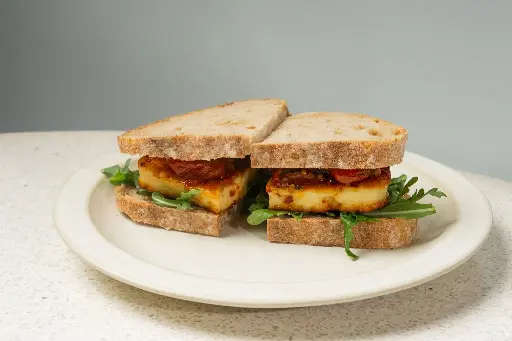 ﻿HOT HONEY HALLOUMI SANDWICH  -ساندويتش الحلومي العسل الحار ﻿