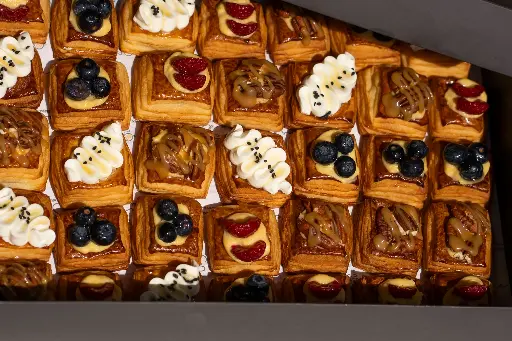 SWEET MINI DANISHES 35PCS
