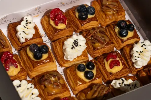 BOX OF SWEET MINI DANISHES 20PCS