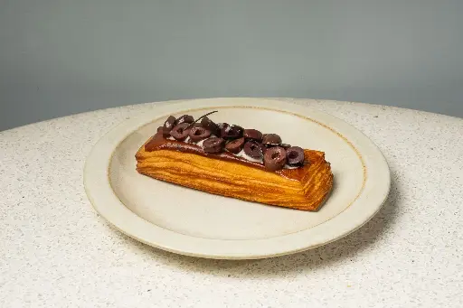 CHEESE, OLIVES AND ROSEMARY DANISH - دينش الجبن والزيتون وإكليل الجبل