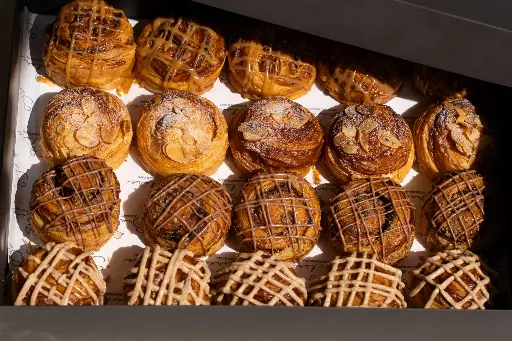 BOX OF SWEET MINI ROLLS 12PCS