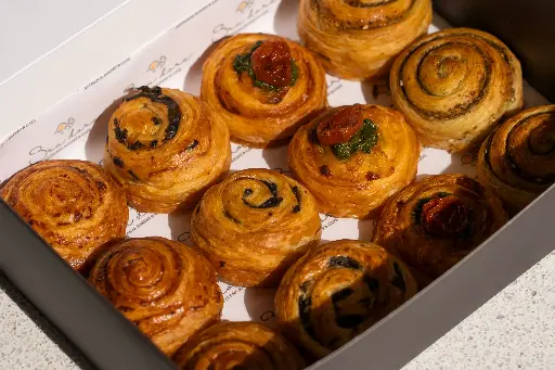 BOX SAVORY MINI ROLLS 12PCS