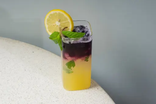 BUTTERFLY PEA ICED TEA - شاي زهرة فراشة البازلاء الزرقاء 